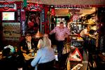 Freddys Bar på Vesterbro er et af de mange steder, der mandag slog dørene op efter to månedes lukning.   Foto: Finn Frandsen/POLFOTO