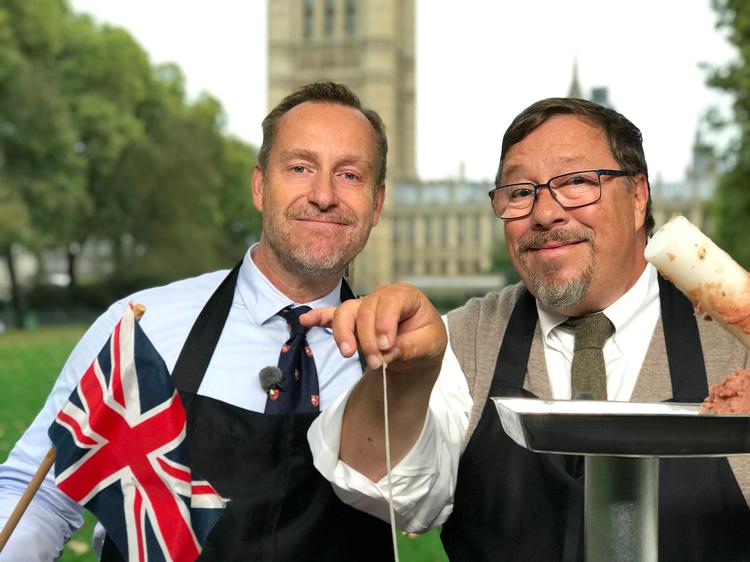 Adam og James Price drager til Storbritannien i ny sæson af 'Spise med Price'.  Foto: Jacob Benjamin Snedevig