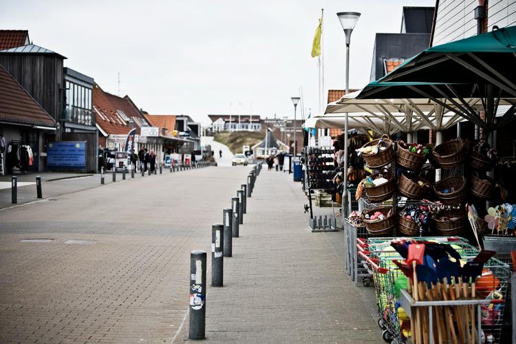 Turistbyen Henne Strand i Vestjylland var næsten tom for turister den dag, hvor Danmark er lukkede grænserne.   Foto: Christer Holte