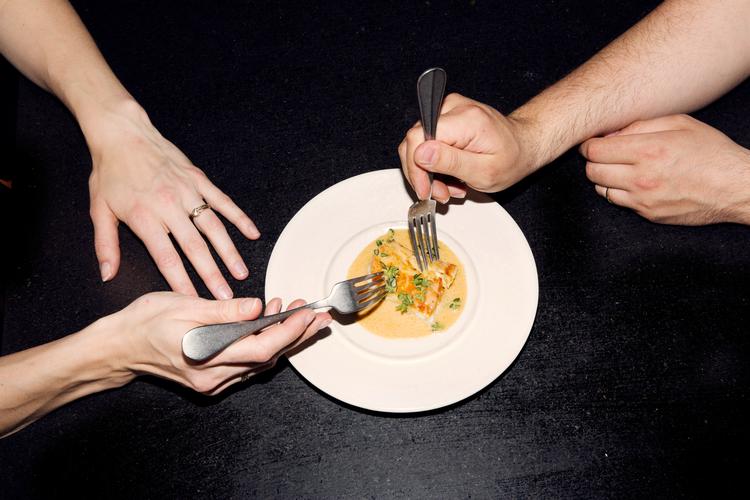 Restauranterne er begyndt at åbne efter coronanedlukningen, og flere steder gør det med nye (og billigere) koncepter og åbningstilbud. Det kan få konsekvenser for branchen, lyder advarslerne.  Foto: Emma Sejersen/POLFOTO