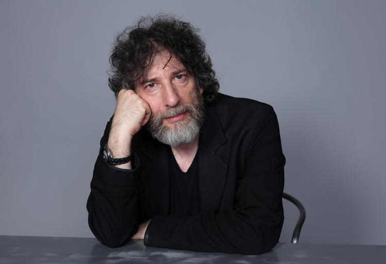 Angiveligt var det panik og ægteskabelige problemer, der fik Neil Gaiman og hans hustru til at tage hjem til Skotland og dermed trodse de britiske retningslinjer for rejse. Foto: Rebecca Cabage/Ritzau Scanpix