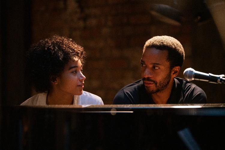 De to absolut mest centrale figurer er den amerikanske pianist med fortid, Elliot, og hans datter Julie. Deres roller varetages af hhv. André Holland og Amandla Stenberg.  