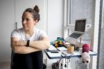 Børnenes legetøj og forstyrrelser er en del af pakken for Lise Dahl Arvedsen, der siden Danmark lukkede ned har været tvunget til at arbejde på sin ph.d. hjemmefra.  Foto: Andreas Merrald/POLFOTO