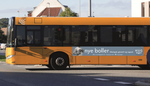 Østerbro-bageriet H.U.G.s nye busreklame, der er en kommentar til plastikklinikken Nygarts ’Nye bryster’-busreklamer. »Hvem havde troet, at folk, der ikke spiser gluten, havde humor?«, spørger Listen. Foto: H.U.G (visualisering)