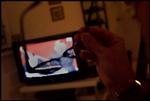     Spørgerens far sover meget, men sidder også længe oppe og ser tv. Arkivfoto Carsten Ingemann