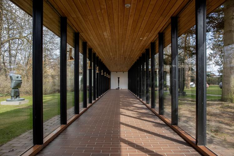 Der har været tomt på Louisiana i Humlebæk under coronakrisen. Nu kan museet igen begynde at lukke publikum ind. Foto: Peter Hove Olesen/POLFOTO