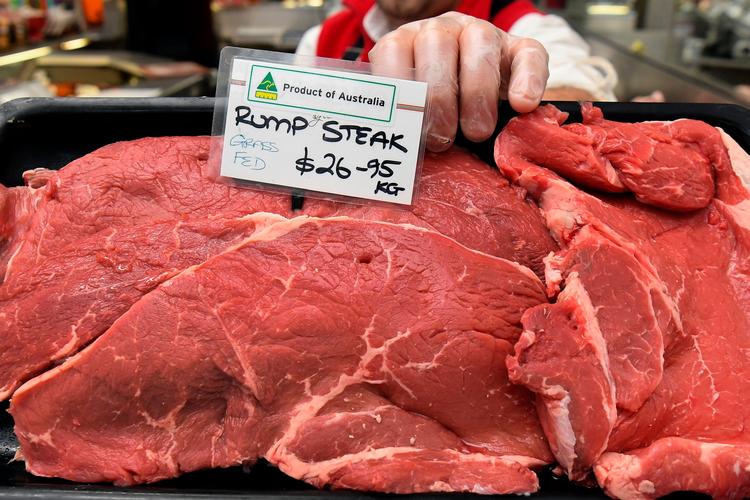 Kød belaster klimaet og miljøet, kød langvejs belaster rigtigt meget. Nu vil EU indføre markant mærkning, men ikke påbud. 
 (Photo by William WEST / AFP) Foto: William West/Ritzau Scanpix
