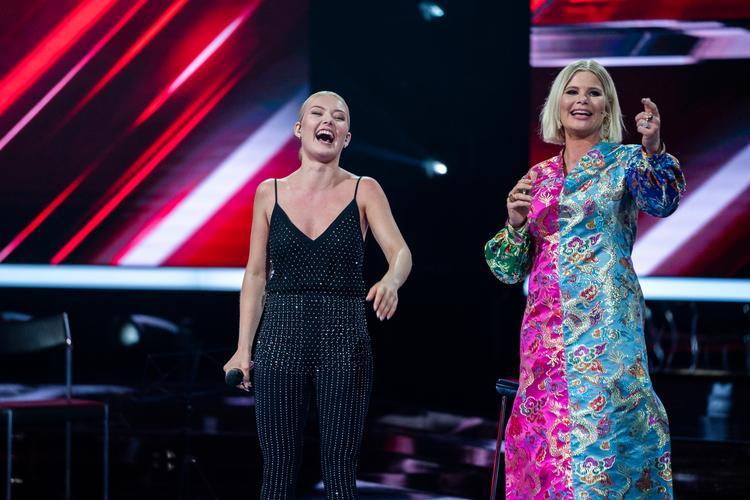 Alma Agger ses her med værten Sofie Linde i sidste uges program.  Foto: Martin Sylvest/Ritzau Scanpix