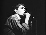 Joy Division-forsanger Ian Curtis få måneder før han begik selvmord Foto: Warner Records