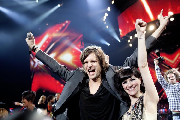 Thomas Ring Petersen vandt X Factor i 2010. Her jubler han med sin mentor, Pernille Rosendahl. Foto: Peter Hove Olesen/POLFOTO