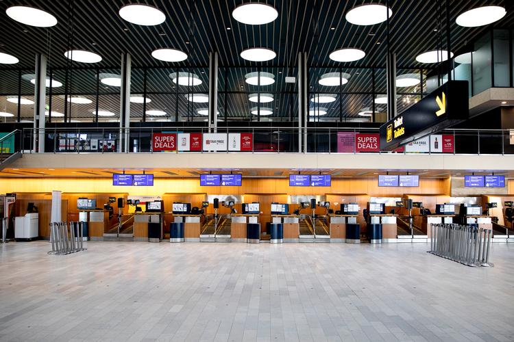 Der vil blive stille i samtlige danske lufthavne hen over sommeren, når Udenrigsministeriet kun råder danskerne til at rejse til nærtliggende lande (arkivfoto).  Foto: Finn Frandsen/POLFOTO