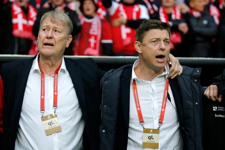  Jon Dahl Tomasson (th.) kan få gode råd om MFF af Åge Hareide, der var succestræner i den skånske klub, hvor Thomasson nu er cheftræner. Tidligere har Viggo Jensen og Allan Kuhn været træner i Malmø.   Foto: Jens Dresling/POLFOTO