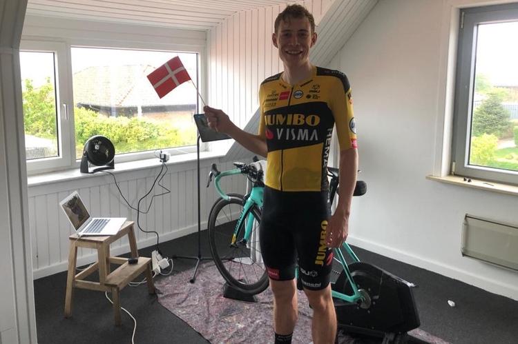 Jonas Vingegaard som han fremstod på Team Jumbo-Vismas hjemmeside efter at sejren i den virtuelle kappestrid. 