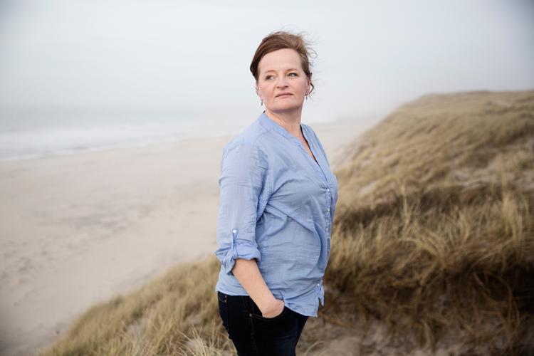  »Novellen er en form, der kræver meget nærværende stemmeføring og ekstrem præcision: Du har to linjer, ikke 400 sider, til at udfolde en karakter«, siger forfatter Dorthe Nors. Foto: Gregers Tycho/POLFOTO