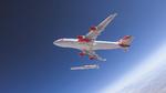 Den omdannede Boeing 747 Cosmic Girl med sin cirka 21 meter lange raket. Foto: Handout/Ritzau Scanpix