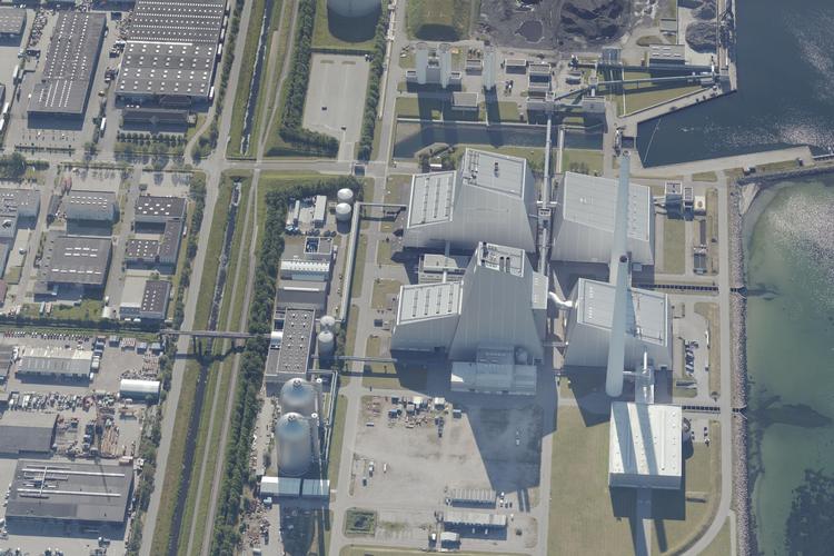 Anlægget kan blive bygget på Amager eller ved Avedøre Holme, hvor Ørsted i forvejen har energiproduktion. Foto: Styrelsen for Effektivisering og Dataforsyning