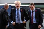 Boris Johnson og Douglas Ross fotograferet sammen sidste år.  Foto: Daniel Leal-olivas/Ritzau Scanpix