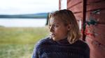 Advokaten Rebecka Martinsson (Ida Engvoll i sæson 1) vender hjem til sin fødeegn i Nordsverige. Omkring hende dør folk som fluer. Serien er bygget på Åsa Larssons roman. Foto: Yellow Bird Films/DR