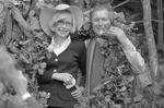     Til bryllup hos Jørgen Nash og Lis Zwick på Drakabygget i 1969. Drakabygget var et kunstnerkollektiv i det nordlige Skåne grundlagt i 1960 af brødrene Jørgen Nash og Asger Jorn.   Foto: Erik Kragh/POLFOTO