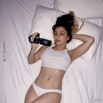 Charli XCX har med begrænsede produktionsværktøjer indspillet et anarkistisk coronalockdown-værk i isolation. Hun danner fortrop i en ny popmodstandsbevægelse, der både omfavner og udfordrer hitlisternes konventioner.  Foto: Pr