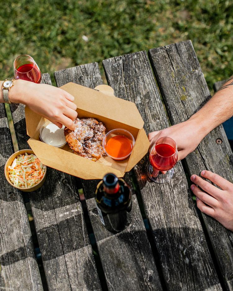 Kokken Matt Orlando har åbnet en vin- og kyllingbar i den ene halvdel af sin restaurant, Amass, på Refshaleøen. Pr-foto Amass