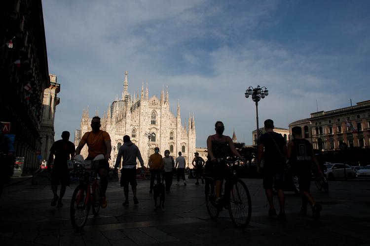 Restriktionerne i Milano bliver langsomt løftet, men de studerende er stadig sendt hjem. Nu er der hjælp på vej fra Danmark.  Foto: Alessandro Garofalo/Ritzau Scanpix