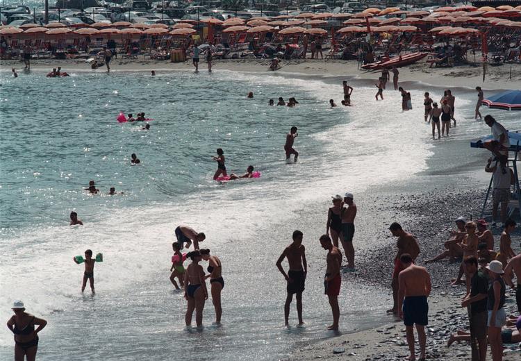 Det bliver ikke foreløbig, at danskerne kan hygge sig ved de italienske strande som ved Riomaggiore, Cinqueterre.
 Foto: Søren Rud/POLFOTO