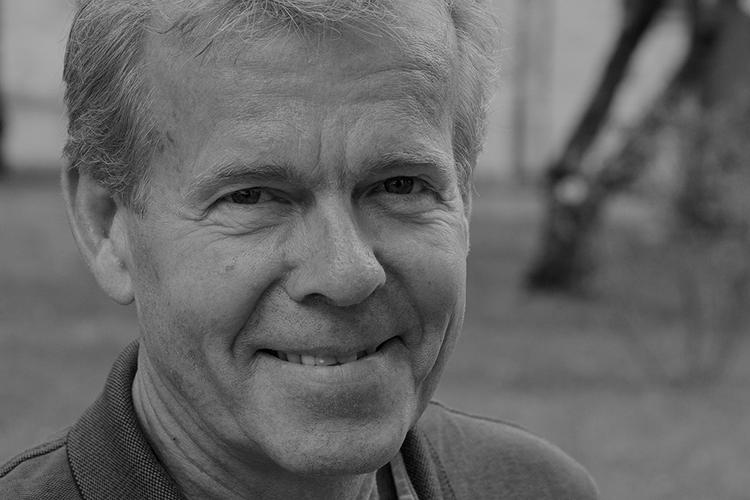 Når man rammes af fysiske eller psykiske lidelser, mister man uventet kontrollen og står ofte sårbar tilbage. Men det behøver ikke kun være noget negativt, lyder budskabet fra Per Arne Dahl, der selv en dag vågnede op og var blevet døv på det ene øre.   Foto: Pr