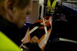 Knogleekspressen hedder det ofte i folkemunde, når assistancefirmaet SOS International får fragtet danskere med ødelagte knæ eller andre skiskader hjem fra vintersportsteder. Men også om sommeren er der behov for sygetransporter. SOS opfordrer til, at rejsende  i sommer holder sig fra alle andre lande end Tyskland, Norge og Island, hvor rejseforsikringerne dækker. Foto: Martin Lehmann/POLFOTO