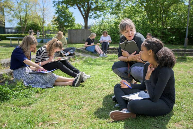 Marianne Vissing er blevet nomineret til Politikens Undervisningspris for sin evne til at danne sine elever og se hver enkel. Foto: Janus Engel/photographer