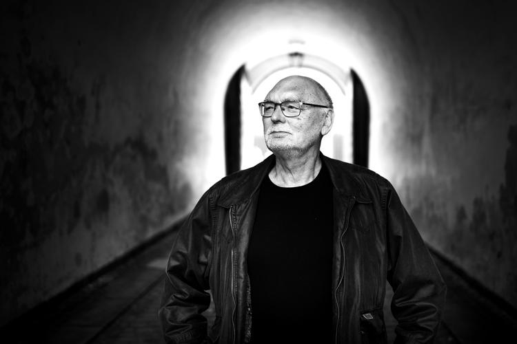 Leif Davidsen er en dreven plotmager og meget af en pædagog, når det drejer sig om at udrede de indviklede forviklinger fra øst til vest og tilbage.  Foto: Jens Hartmann Schmidt/POLFOTO