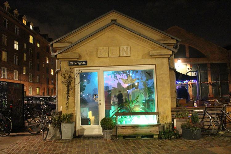 Øen var i flere år lager for en kjoleforretning, men er i dag omdannet til et non-profit kulturhus for unge. Foto: Øen