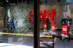 ATLANTA, GA - MAY 30: Damage is seen to CNN Center following an overnight demonstration over the Minneapolis death of George Floyd while in police custody on May 30, 2020 in Atlanta, Georgia. Demonstrations are being held across the U.S. after George Floyd died in police custody on May 25th in Minneapolis, Minnesota. Elijah Nouvelage/Getty Images/AFP == FOR NEWSPAPERS, INTERNET, TELCOS &amp; TELEVISION USE ONLY == Foto: Elijah Nouvelage/Ritzau Scanpix