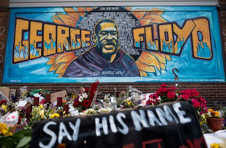 MINNEAPOLIS, MN - JUNE 01: A memorial site where George Floyd died May 25 while in police custody, on June 1, 2020 in Minneapolis, Minnesota. George's brother Terrence Floyd visited the site today and called for justice and the prosecution of all four officers involved in the incident. Stephen Maturen/Getty Images/AFP == FOR NEWSPAPERS, INTERNET, TELCOS &amp; TELEVISION USE ONLY == Foto: Stephen Maturen/Ritzau Scanpix