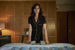 Hovedrollen spilles af Carla Gugino, der privat danner par med seriens skaber, Sebastian Gutierrez. Foto: Netflix Foto: Netflix