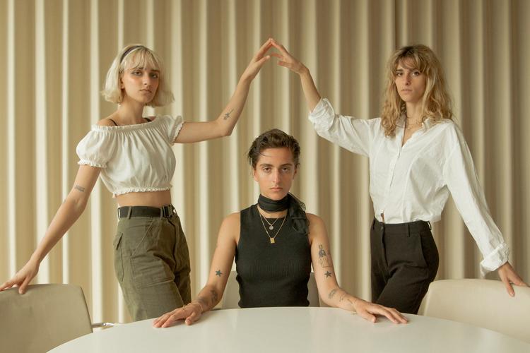 Velvet Volume består af de tre søstre Noa, Naomi og Nataja Lachmi. Foto: Daniel Aude 