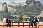     WHO's chef Tedros Adhanom Ghebreyesus kritiseres for at have strøget den kinesiske regering og præsident Xi Jinping for meget med hårene under coronakrisen. Foto: Pool New/Ritzau Scanpix