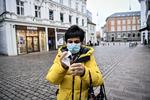 Tidligere har Verdenssundhedsorganisationen, WHO, ikke anbefalet at bruge mundbind. Men det gør den nu. I Danmark har Sundhedsstyrelsen indtil nu ikke anbefalet raske mennesker den form for beskyttelse. Foto: Ernst van Norde