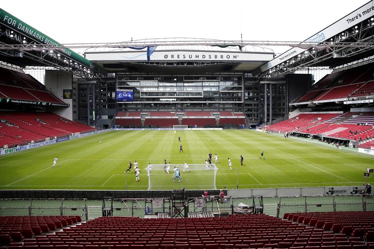 En træningskamp mellem FCK og OB i Parken for tomme tribuner. Nu håber københavner-klubben  Foto: Jens Dresling/POLFOTO