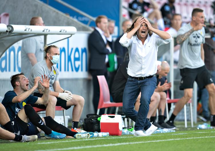 Horsens-træner Bo Henriksens meget medlevende optræden uden for stregerne er godt for hans spillere, mens andre er knap så begejstrede for stilen.   Foto: Jens Nørgaard Larsen/Ritzau Scanpix