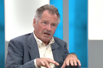Arno Victor Nielsen kan ikke lide sommerhuse, fordi de er grimme: Æv-bæv.  Foto: Skærmbillede fra DR 2