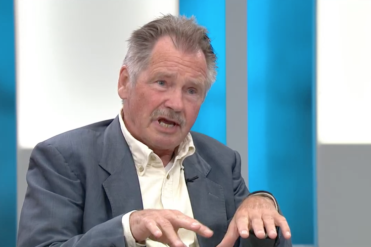 Arno Victor Nielsen kan ikke lide sommerhuse, fordi de er grimme: Æv-bæv.  Foto: Skærmbillede fra DR 2