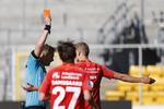 FC Nordsjællands Ulrik Jenssen udvises i Farum, og det gør ikke opgaven lettere mod topholdet FC Midtjylland.  Foto: Jens Dresling/POLFOTO