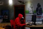 En israeler øver sig på et cyberkrigscenter i Hadera i Israel.  Foto: Ronen Zvulun (arkiv)/Ritzau Scanpix