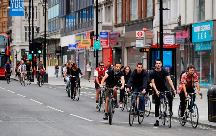 For ikke længe siden havde dette været utænkeligt, men dette foto fra sidste uge viser, hvor markant trafikbilledet ændrer sig i London. En gade fyldt med cykler er ikke noget, der tidligere har fået lov at præge byen. Foto: Tolga Akmen/Ritzau Scanpix