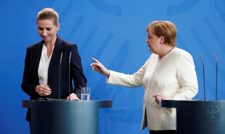 Da kansler Angela Merkel gik med Macron, måtte Mette Frederiksen justere kursen for at kunne forklare sit nederlag. Foto: Hannibal Hanschke (arkiv)/Ritzau Scanpix
