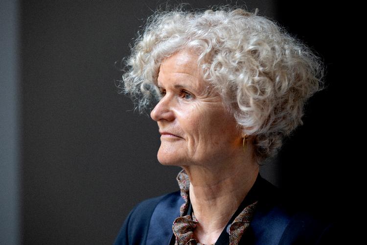 De danske dommere oplever til daglig at bliver forstyrret i deres egentlige arbejde: at være opmærksom på tiltalte, og afveje hvem, der skal have hvilken straf. Man kan ikke være mere på kontor og samtidig være mere i retssalen, fortæller Pernille Kjærulff, der er byretsdommer i Københavns byret.
 Foto: Finn Frandsen/POLFOTO