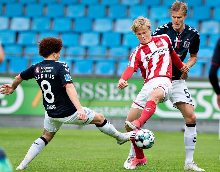 AaB, der i søndags hjemme tabte 2-3 til AGF, får en lille gruppe tilskuere på stadion, som måske kan hjælpe med til at sørge for en revanche, når det igen gælder AGF , denne gang dog i pokalturneringen.  Foto: Henning Bagger/Ritzau Scanpix