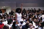     HOUSTON, TEXAS - JUNE 09: Family and friends attend the funeral service for George Floyd in the chapel at the Fountain of Praise church June 9, 2020 in Houston, Texas. Floyd died May 25 while in Minneapolis police custody, sparking nationwide protests. David J. Phillip-Pool/Getty Images/AFP == FOR NEWSPAPERS, INTERNET, TELCOS &amp; TELEVISION USE ONLY ==   Foto: Getty Images/Ritzau Scanpix