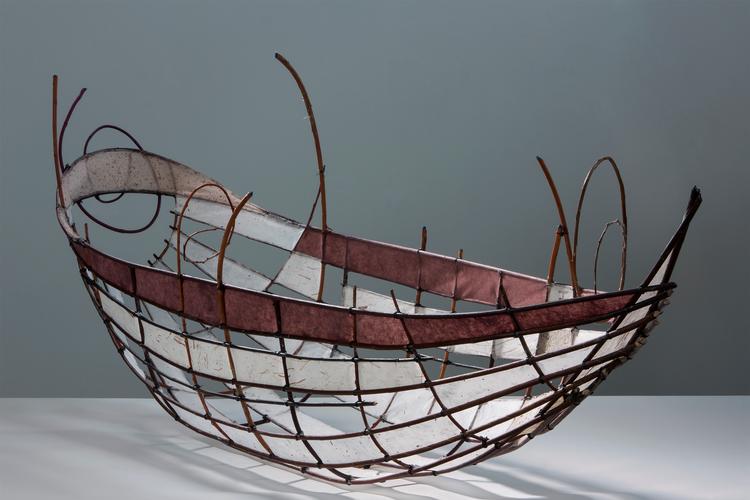 Jane Balsgaards installationer eller skulpturer skabes for det meste til de udstillinger, hvor de vises, og de overlever ikke altid udstillingsperioden. Den skrøbelighed, der fornemmes i de naturlige materialer, som hun benytter, gælder også værkernes skæbne som helhed. Foto: Jane Balsgaard